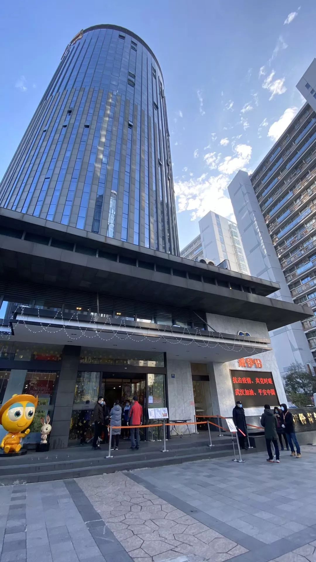 企业战"疫"录:正式复工首日,这些企业为防疫"操碎了心"