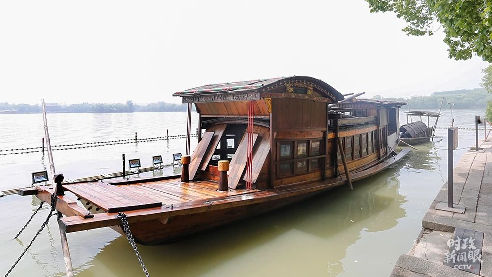 中共一大最后一天由上海转至嘉兴南湖红船召开.新时代党的组织路线