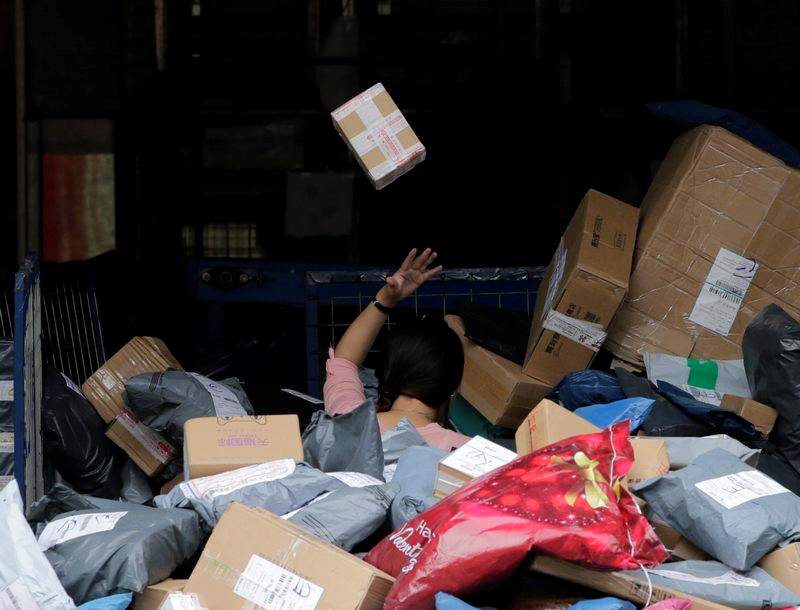 记者调查多地快递网点暴力分拣抛扔现象普遍