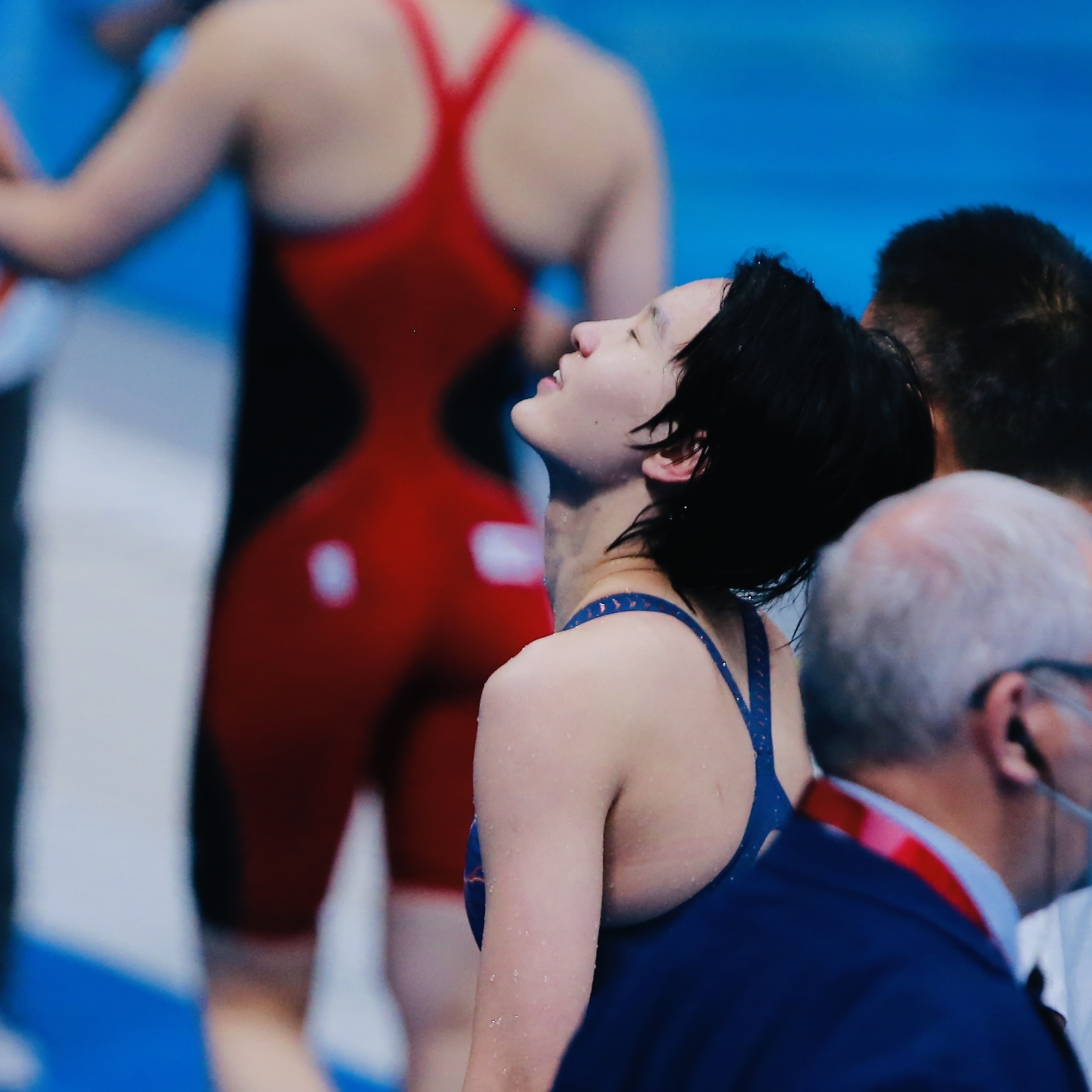 她的队友李桂芝获得银牌,王欣怡获得第五名.